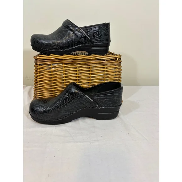 Women's Dansko Clogs Size 38 Black - Picture 5 of 8